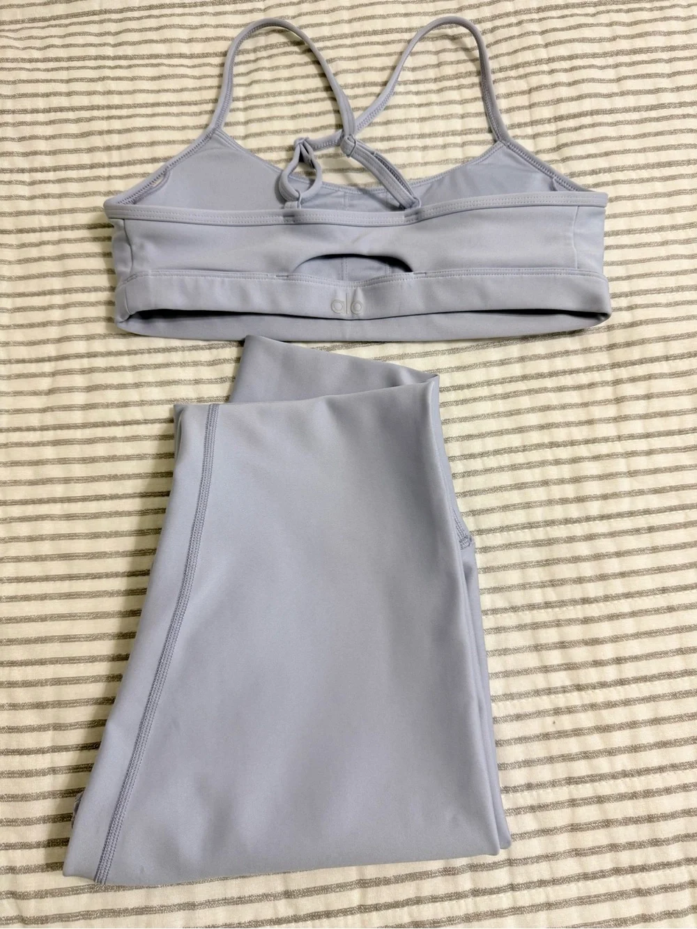 Alo Yoga Full Length Airlift Legging and Bra in size Small Winter Frost color
